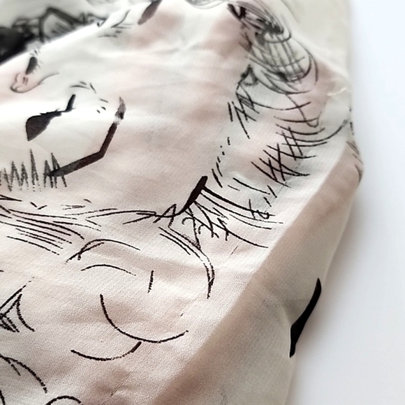 Le Chateu Marilyn Monroe Sketch Scarf Semi Sheer Red Lips Lightweight Semi Sheer - Picture 5 of 8